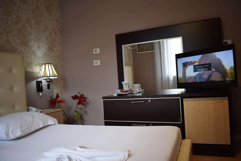 Hotel Eagle Tirana Exterior foto